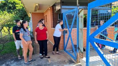 Ex-funcion�rios de ind�stria em Guaxup� fazem protesto pac�fico para dire��o honrar compromissos contratuais