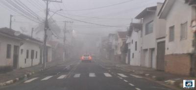 Guaxup� amanhece sob forte neblina, garoa e frio nesta quarta-feira