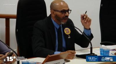 Vereador Carl�o dialoga com trabalhadores e patr�es sobre a PEC pelo fim da escola 6 X 1