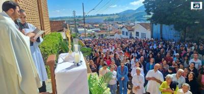 Feriado de Corpus Christi mobiliza fi�is em Guaxup� com missas, prociss�es e tapetes de f�