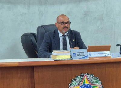 Carl�o pede que Prefeitura contrate o SAUNI para neurodivergentes terem acesso aos servi�os de reabilita��o 