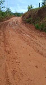 Moradores de �rea rural transtornados com estrada sem condi��es para o tr�fego de ve�culos em Guaxup� 