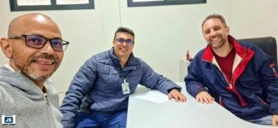 Vereador Carl�o leva � Seguran�a P�blica municipal mais demandas por interven��es ao tr�nsito de Guaxup�