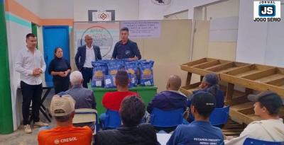 APRAF distribui mais sementes � agricultura familiar em nova a��o do deputado Z� Silva e do vereador Carl�o, do Jornal JOGO S�RIO