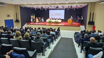 Vereadores ofertam t�tulos de Cidad�o Guaxupeano e Comenda Dr. Heber Hamilton Quintella 