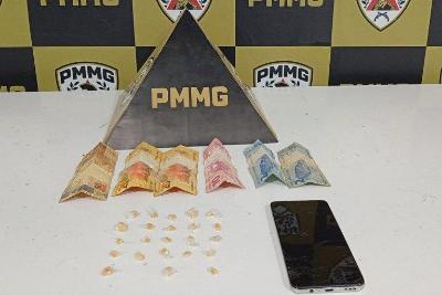 PMs de Guaxup� capturam adolescente com 23 pedras de crack