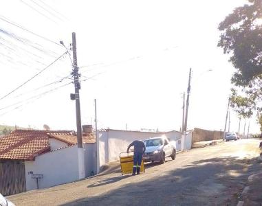 Copasa responde ao vereador Carl�o que solucionar� problema em po�o de visita do Colmeia essa semana