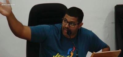 Francis tamb�m critica 