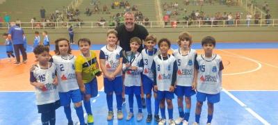 Ta�a dos Campe�es re�ne mais de 450 atletas nas finais do futsal de base em Guaxup�