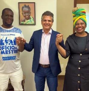 Viviane Santos e Luizinho apresentam propostas para a cultura, capoeira e defesa da popula��o negra em Guaxup� e regi�o