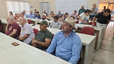 Sem Fundo Eleitoral, nem patroc�nio, candidato faz campanha com o celular e o apoio dos amigos 