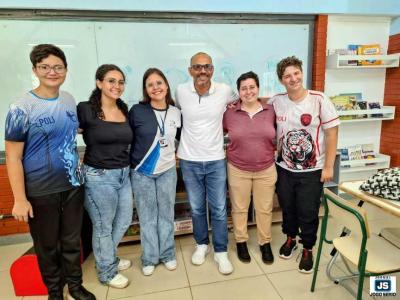 Alunos e professores registrar�o o cotidiano do Polivalente em seu jornal Poli Express