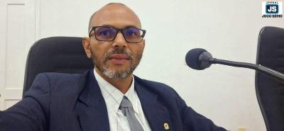 Vereador Carl�o volta a cobrar a Prefeitura pela falta de rem�dios na Farm�cia Municipal 