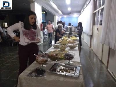 Voluntrios promovem mais um jantar para ajudar a Apae