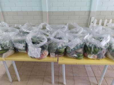 Kits de alimentos são entregues para estudantes da rede municipal de ensino em Guaxupé